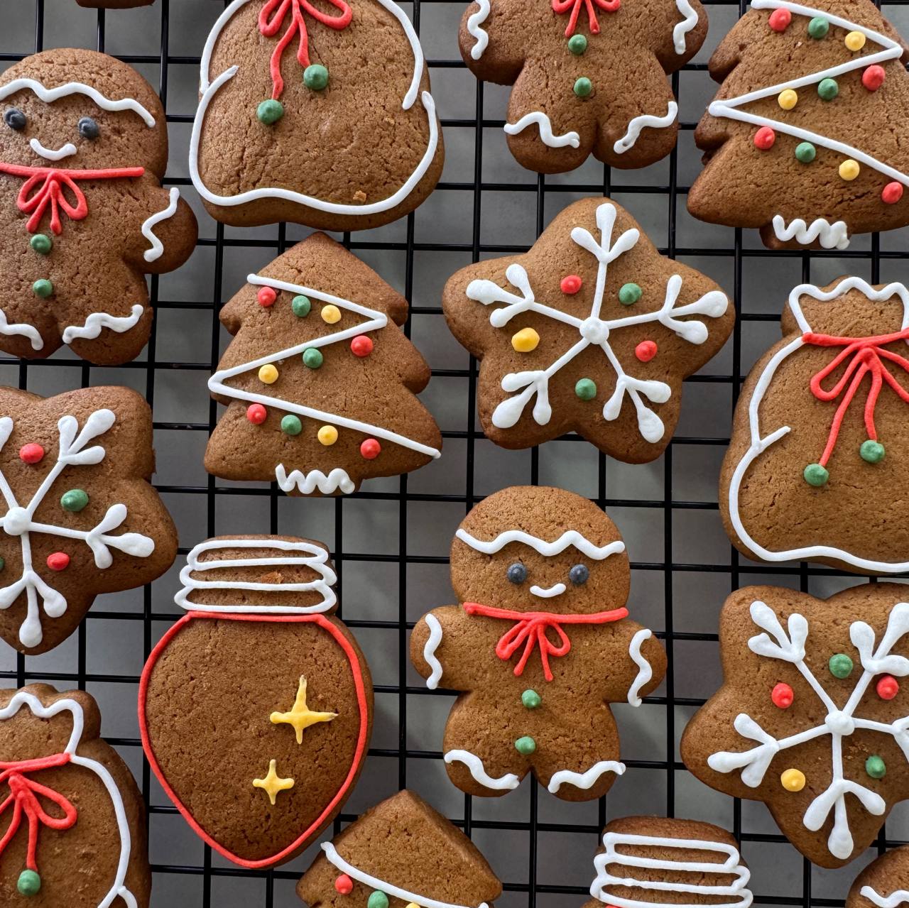 Decorated gingerbread cookies (1 dozen)